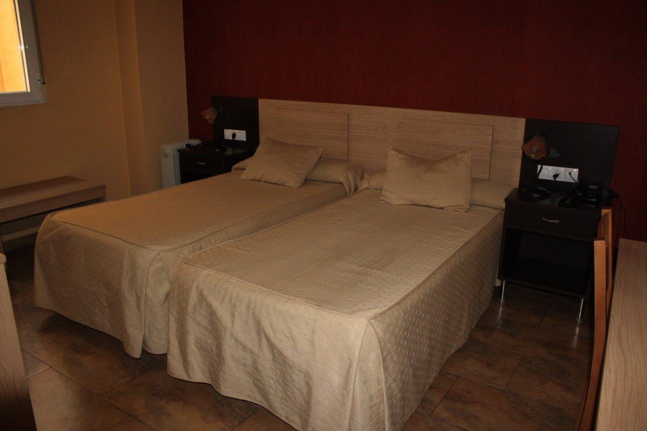 Hotel Los Chiles Виянуева дел Арсобиспо Екстериор снимка