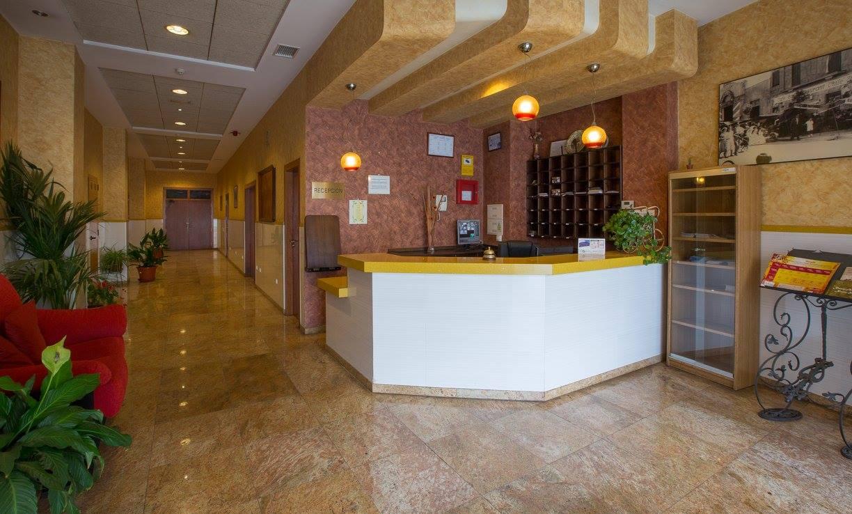 Hotel Los Chiles Виянуева дел Арсобиспо Екстериор снимка