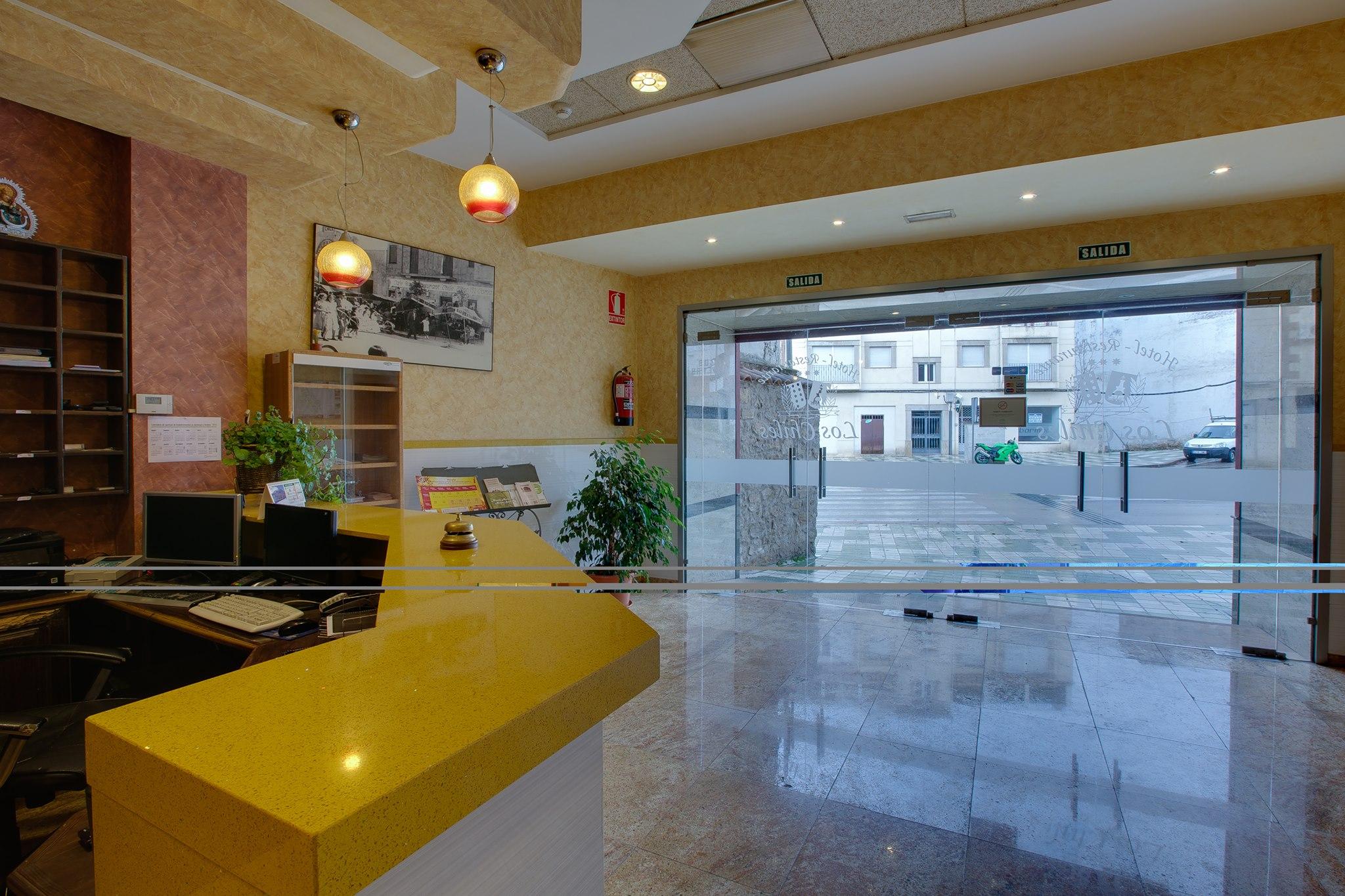 Hotel Los Chiles Виянуева дел Арсобиспо Екстериор снимка