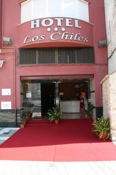 Hotel Los Chiles Виянуева дел Арсобиспо Екстериор снимка