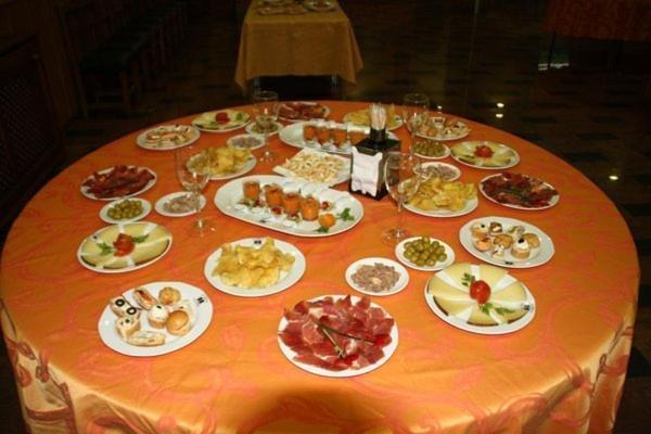 Hotel Los Chiles Виянуева дел Арсобиспо Ресторант снимка