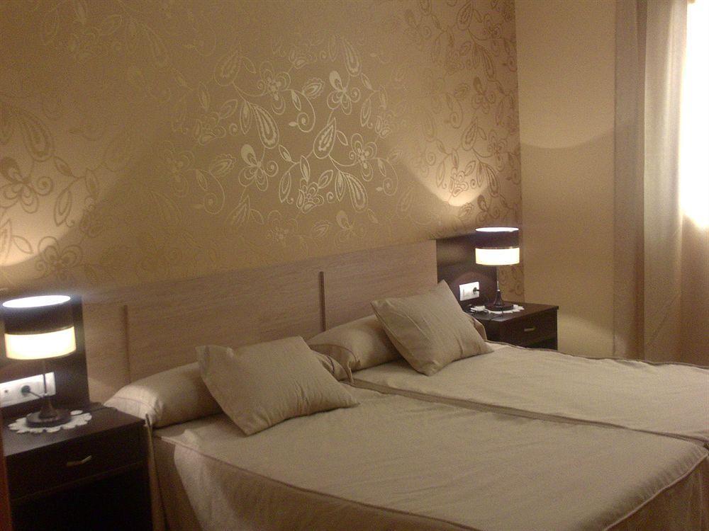 Hotel Los Chiles Виянуева дел Арсобиспо Стая снимка