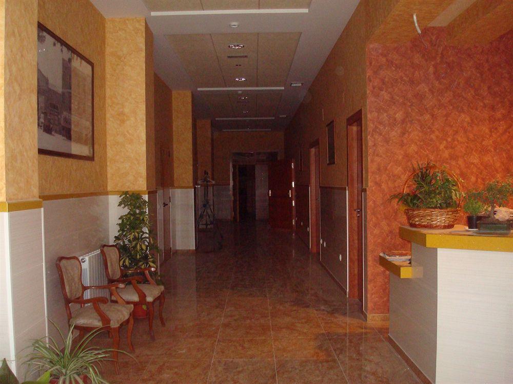 Hotel Los Chiles Виянуева дел Арсобиспо Екстериор снимка